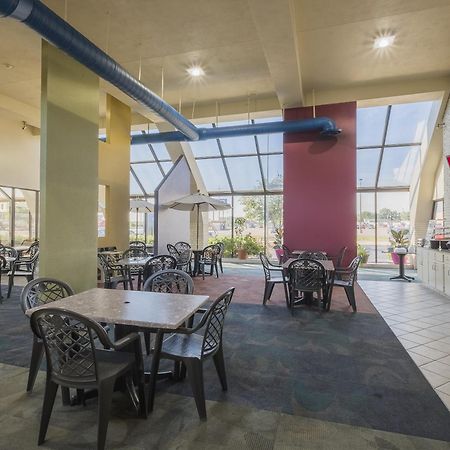Red Roof Inn & Suites Cleveland - Elyria Eksteriør bilde