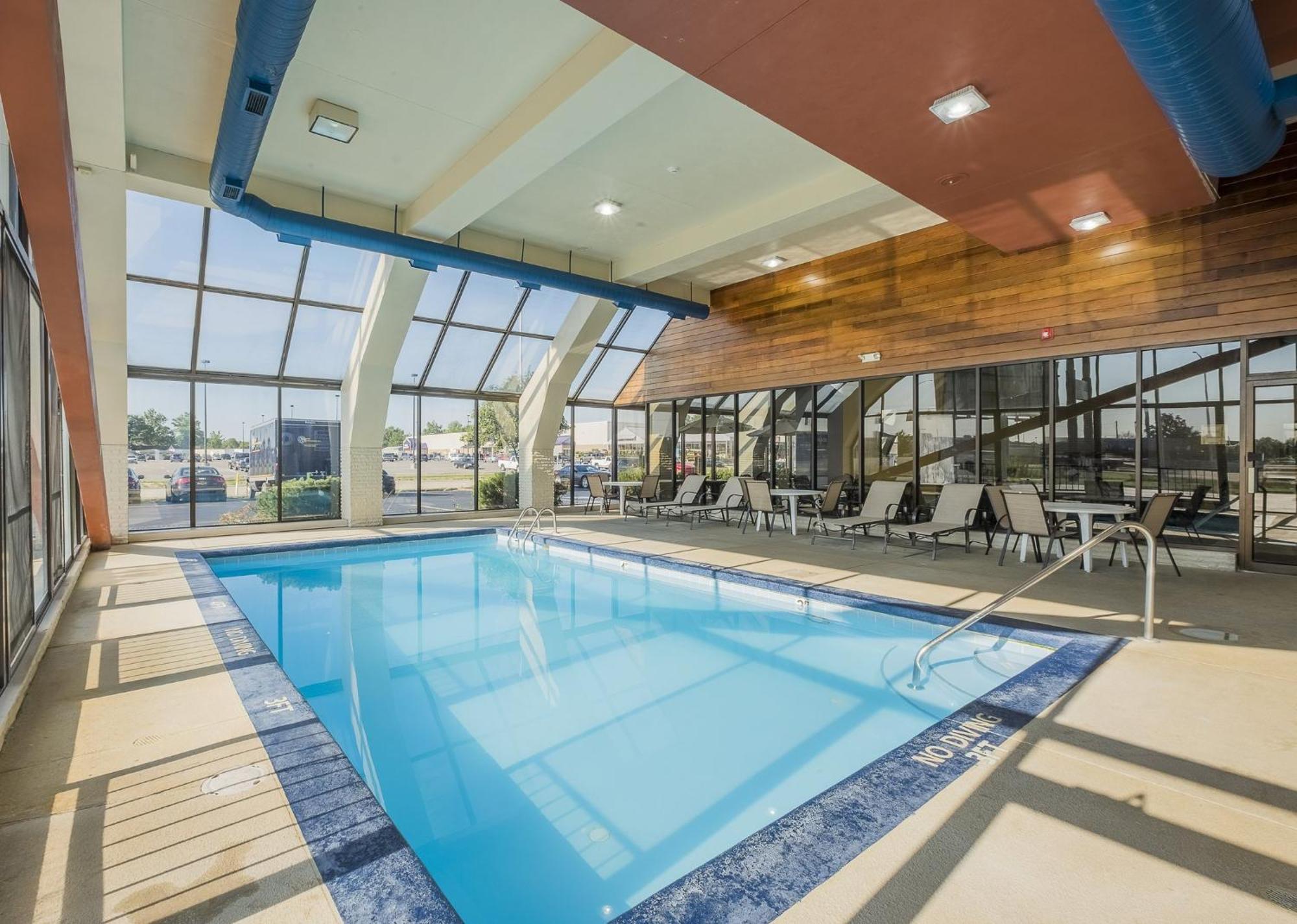 Red Roof Inn & Suites Cleveland - Elyria Eksteriør bilde