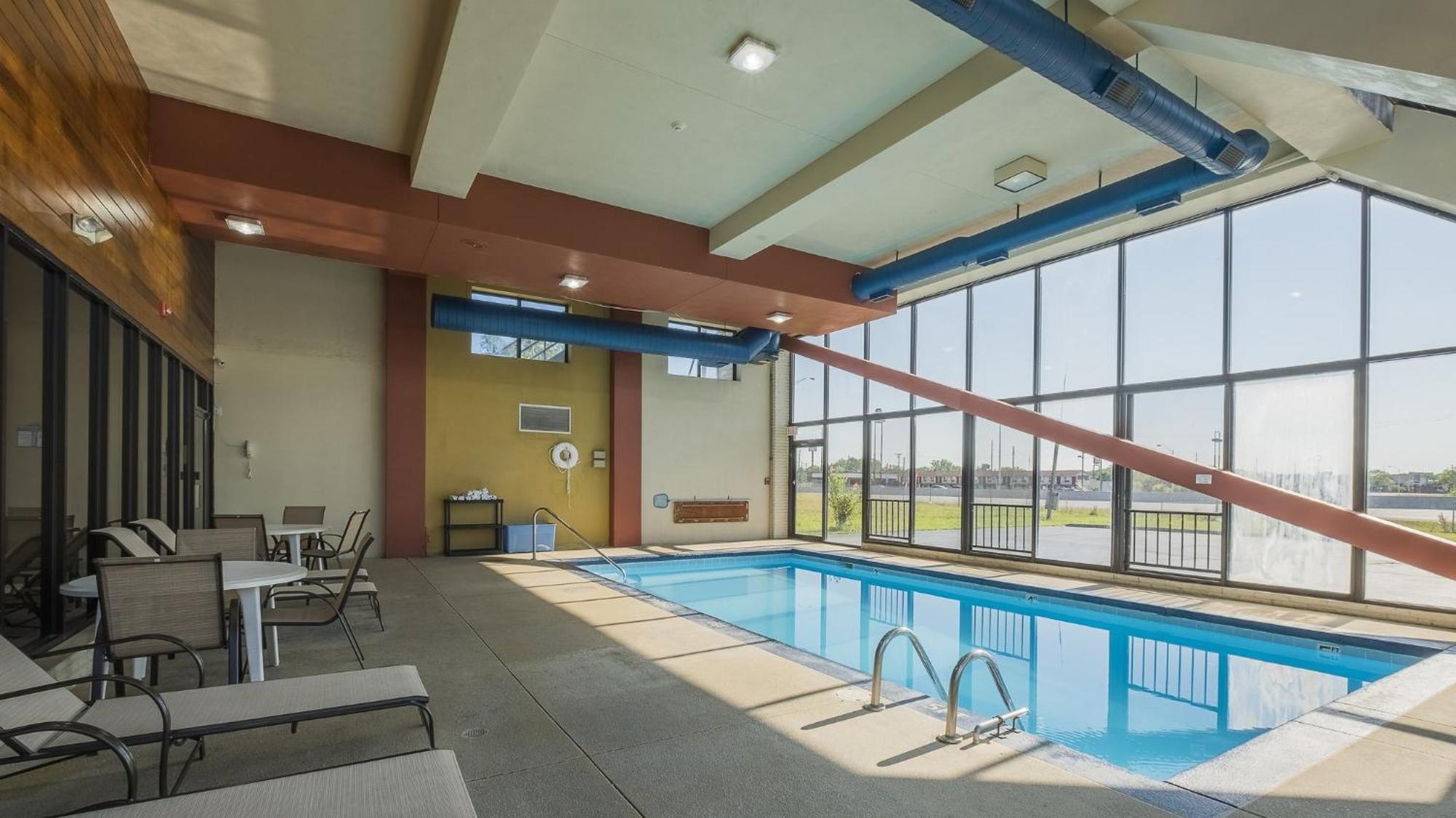 Red Roof Inn & Suites Cleveland - Elyria Eksteriør bilde